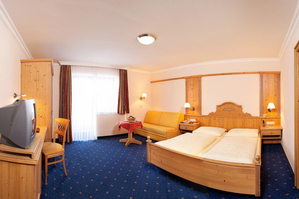 Hotel Schörhof Saalfelden Rum bild